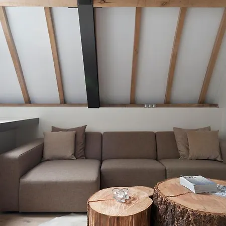 Cour 8 Lofts Kır Evi
